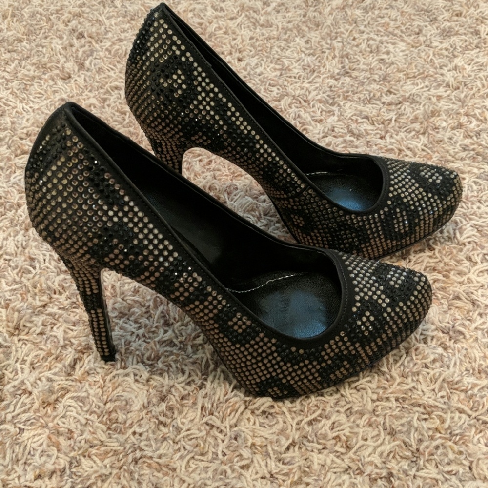 NIB Report Signature Parker rhinestone pump 8.5